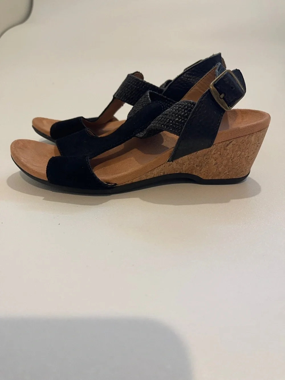 Vionic Black Kaytie T-Strap Wedge Sandals